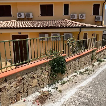 Casa Al Piano Terra Con Salone E Due Da Letto * Villasimius