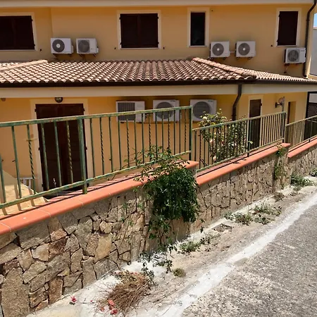 Casa Al Piano Terra Con Salone E Due Da Letto Nyaraló