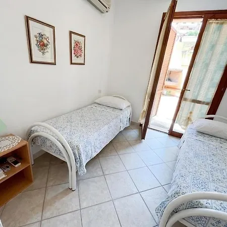 House - Bbq, Wi-Fi, Parking - Close To The Center - With Shared Swimming Pool *